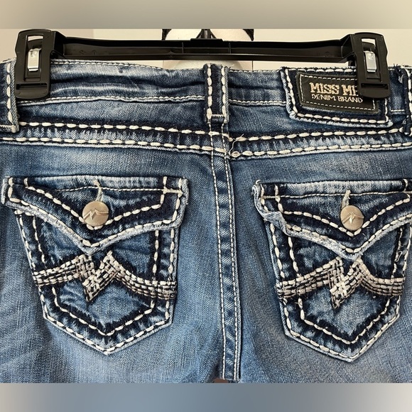 Miss Me Irene Bermuda tabbed pockets white stitching size 27 rocker modest denim - Picture 12 of 14